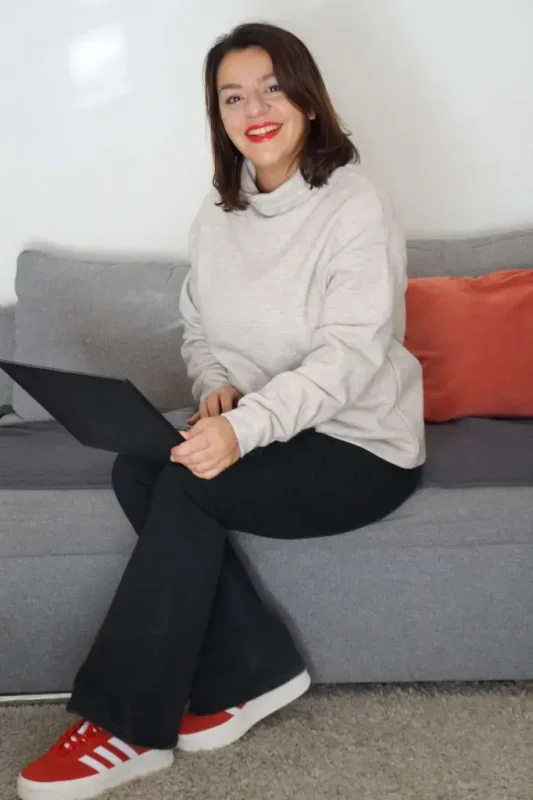 Marijana Nasevska & laptop